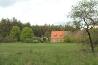 einsam im Wald gelegen